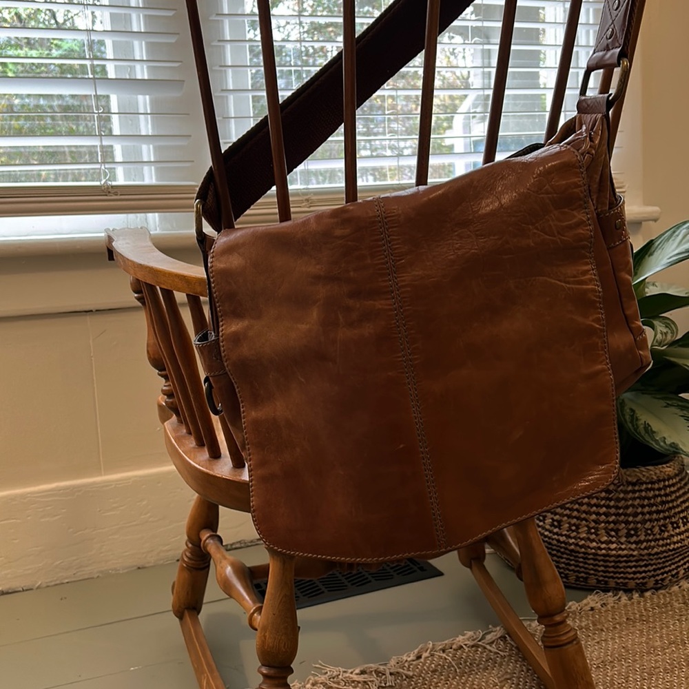 COPY - Fossil tan leather messenger bag / gorgeous and practical
